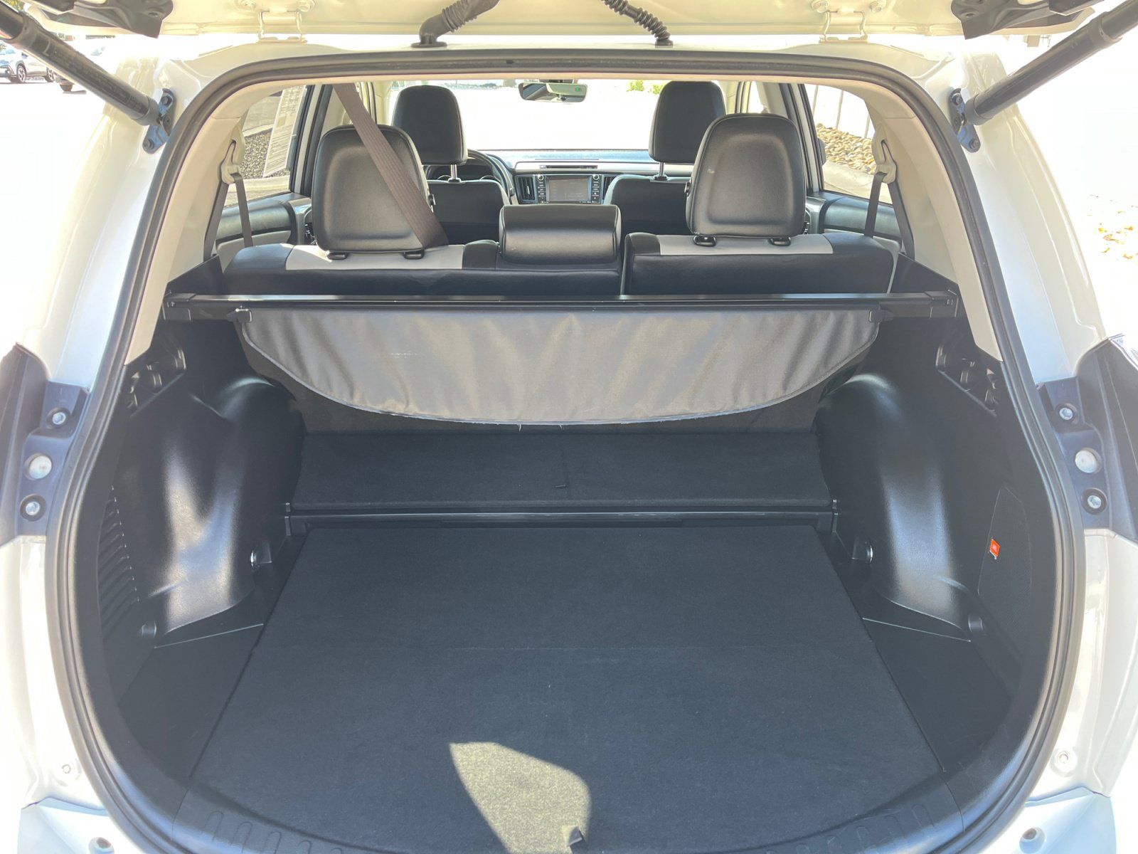 Used 2018 Toyota RAV4 Limited w/ Advanced Technology Package AWD/4WD image 34