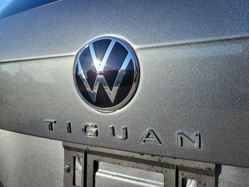 Certified 2023 Volkswagen Tiguan SE R-Line FWD image 18