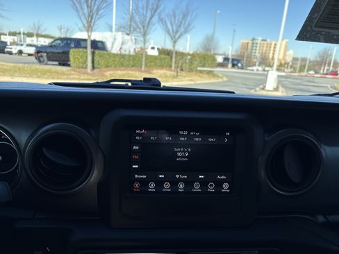 Certified 2022 Jeep Gladiator Sport image 28