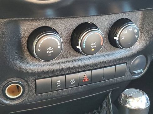 Used 2014 Jeep Wrangler Sport w/ Connectivity Group AWD/4WD image 14