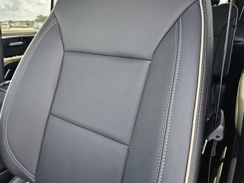 New 2025 Chevrolet Suburban Premier w/ Sun And Tow Package image 16