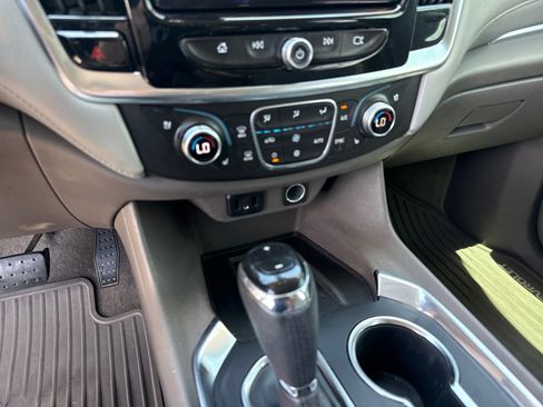 Used 2018 Chevrolet Traverse Premier w/ Driver Confidence II Package FWD image 20