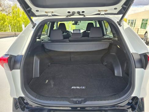 Used 2022 Toyota RAV4 SE w/ Convenience Package AWD/4WD image 13