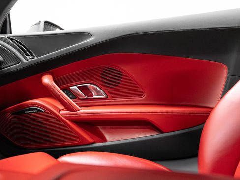 Used 2018 Audi R8 V10 w/ Premium Package image 12