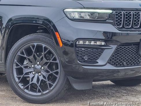 Used 2023 Jeep Grand Cherokee Summit w/ High Altitude Package AWD/4WD image 5