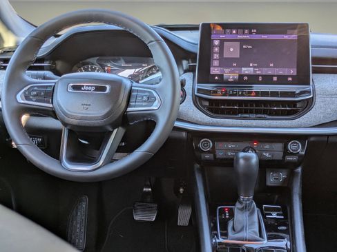 Used 2022 Jeep Compass Latitude image 14