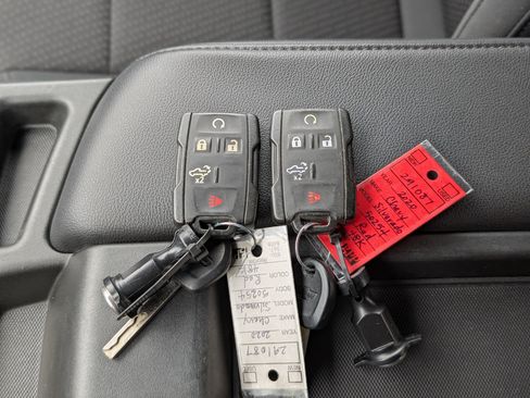 Used 2020 Chevrolet Silverado 1500 Custom w/ Custom Value Package image 32