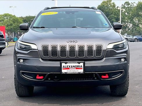 Used 2019 Jeep Cherokee Trailhawk AWD/4WD image 3
