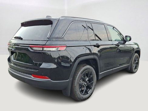 New 2026 Jeep Grand Cherokee Altitude AWD/4WD image 3