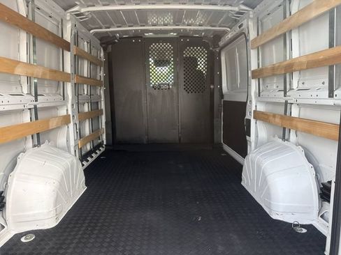 Used 2025 RAM ProMaster 2500 w/ U-Haul Equipment Group FWD image 17