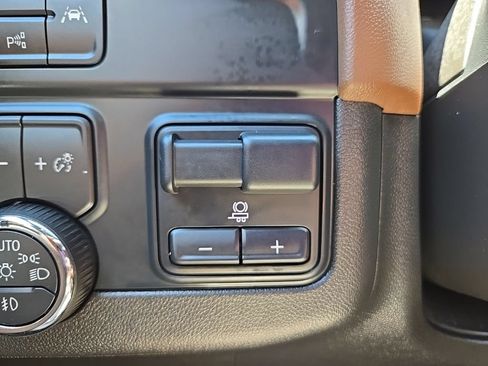 Used 2025 Chevrolet Suburban High Country AWD/4WD image 24