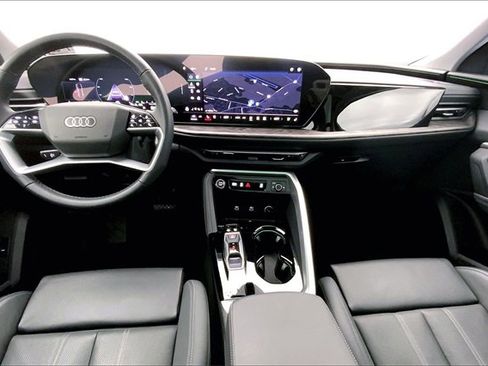 Certified 2025 Audi Q5 2.0T Premium Plus w/ Premium Plus image 15