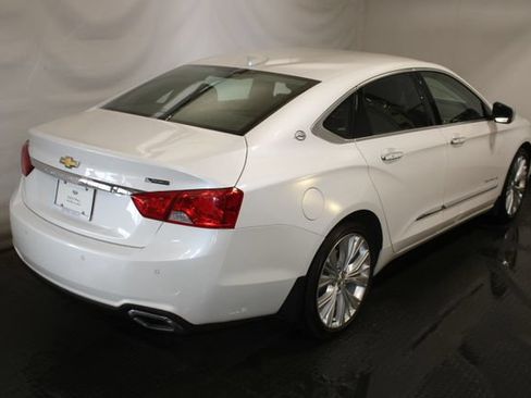 Used 2017 Chevrolet Impala Premier w/ Enhanced Convenience Package FWD image 3