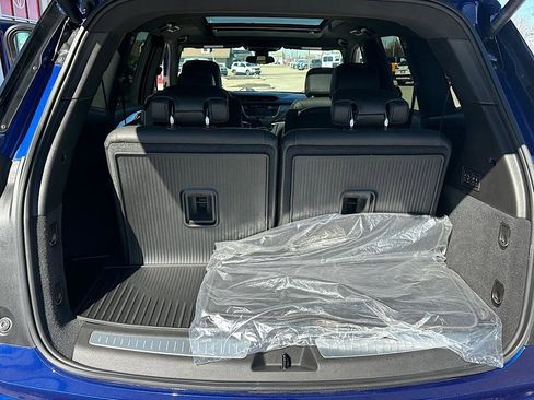 Used 2025 Cadillac XT6 Premium Luxury image 10