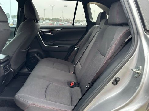 Used 2022 Toyota RAV4 SE image 16