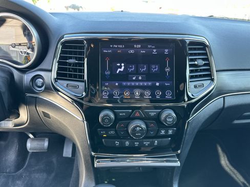 Used 2019 Jeep Grand Cherokee Limited AWD/4WD image 13