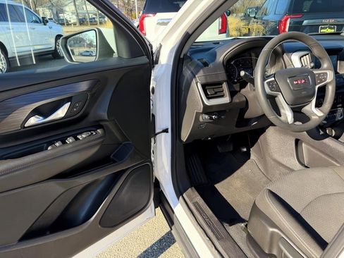 Used 2024 GMC Terrain SLE image 12