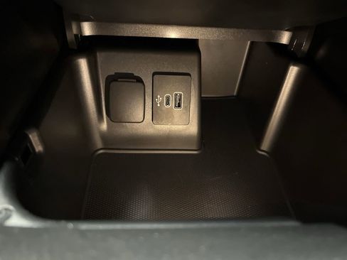 Used 2025 Ford Explorer ST-Line image 23