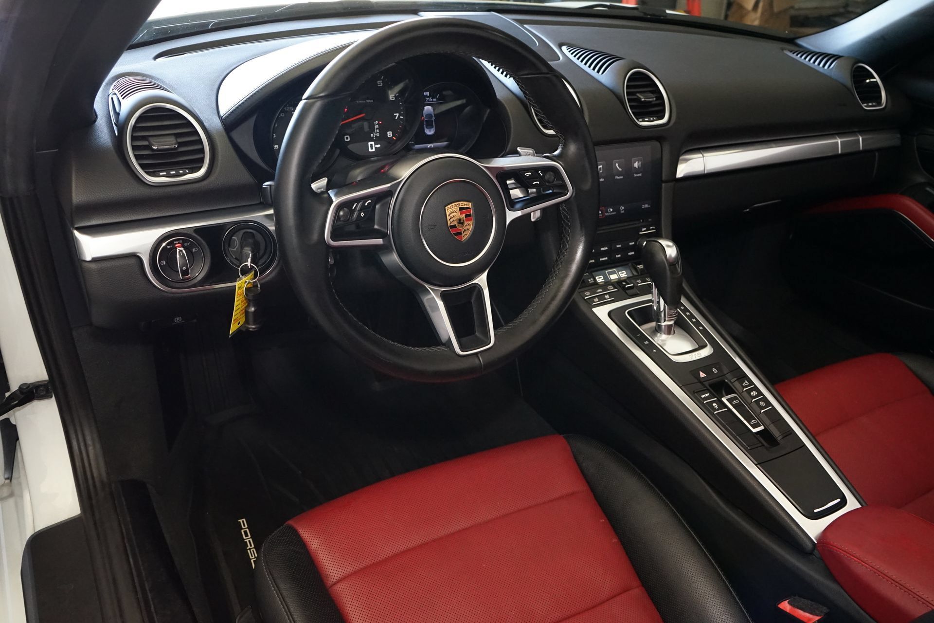 Used 2019 Porsche 718 Boxster RWD image 2