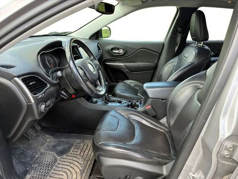 Used 2019 Jeep Cherokee Limited w/ Luxury Group AWD/4WD image 11