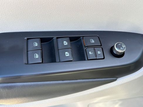 Used 2019 Toyota Highlander XLE image 23