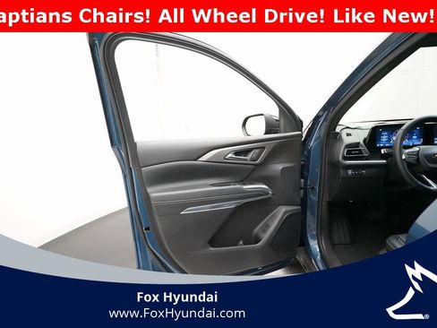 Used 2025 Chevrolet Traverse LT image 29