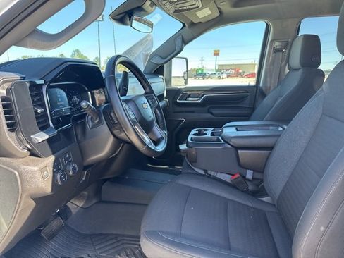 Used 2024 Chevrolet Silverado 2500 LT image 2