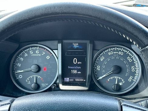 Used 2018 Toyota Tacoma TRD Sport RWD image 12