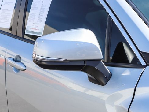 Used 2023 Toyota Corolla Cross XLE w/ Convenience Package image 7