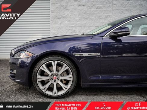 Used 2017 Jaguar XJ R-Sport image 11