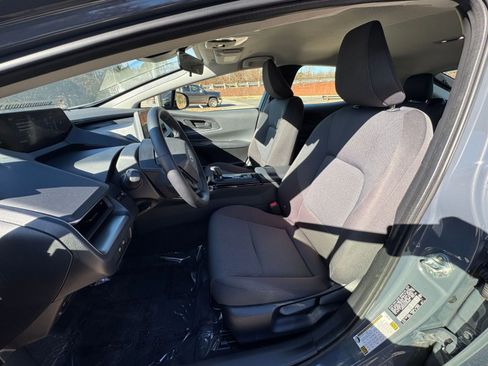 Used 2025 Toyota Prius LE image 31