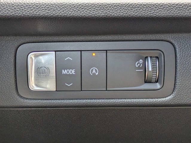 Used 2025 Chevrolet Traverse LT FWD image 25