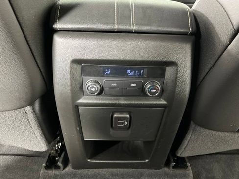 Used 2023 Chevrolet Traverse LT AWD/4WD image 45