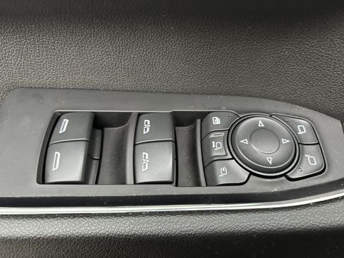 Used 2024 GMC Sierra 2500 AT4 w/ Technology Package image 16