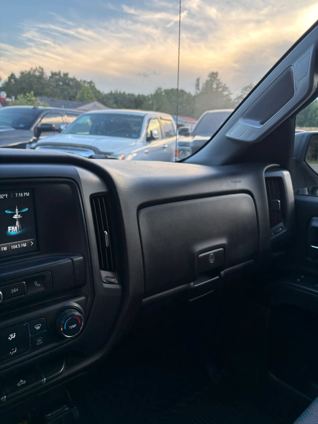 Used 2019 Chevrolet Silverado 1500 Custom w/ Custom Convenience Package AWD/4WD image 17
