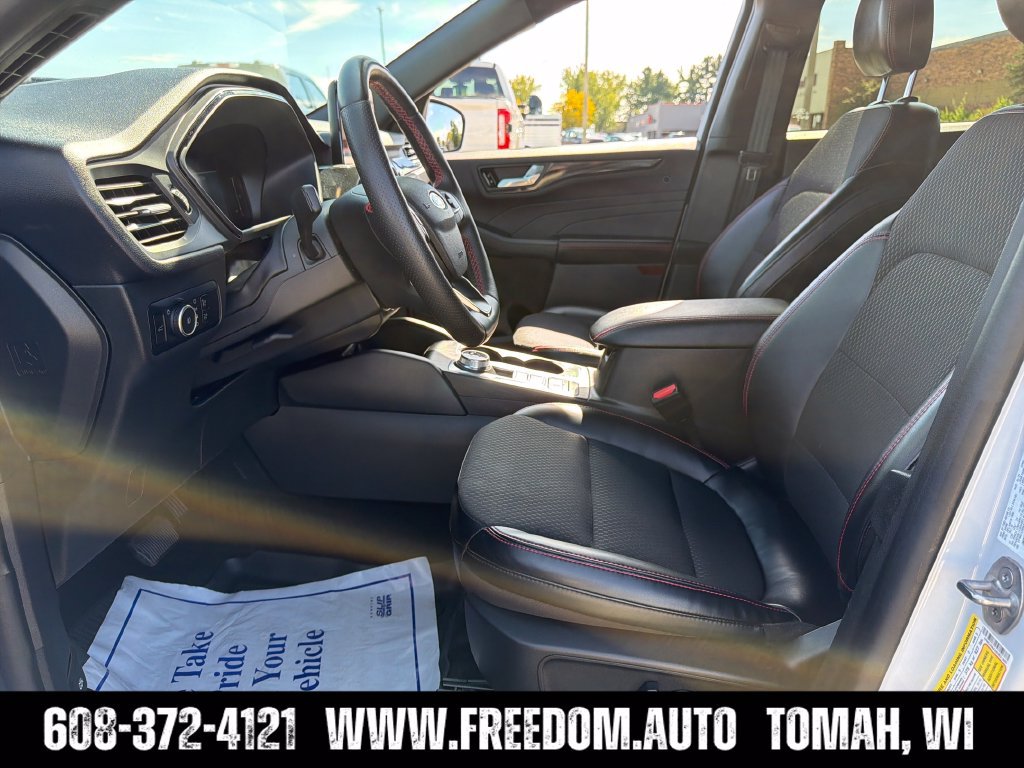 Used 2025 Ford Escape ST-Line Select AWD/4WD image 23