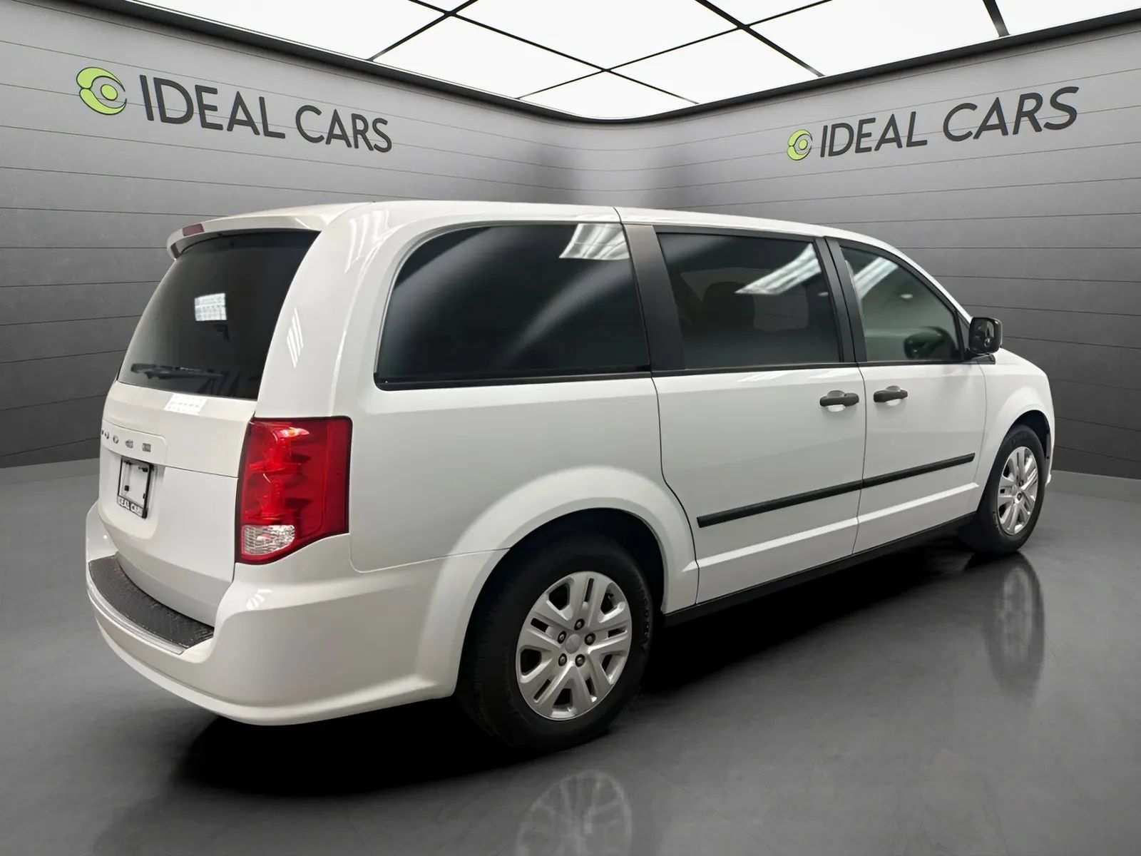 Used 2015 Dodge Grand Caravan American Value Package w/ UConnect Hands-Free Group FWD image 5