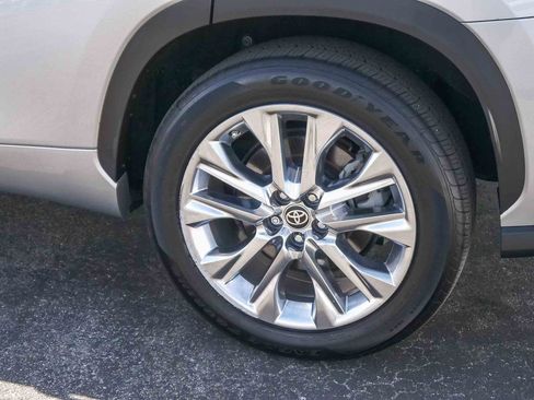 Used 2020 Toyota Highlander Limited image 6