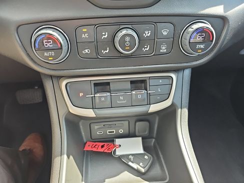 Used 2024 GMC Terrain Denali w/ Denali Premium Package AWD/4WD image 19