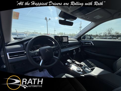 New 2026 Mitsubishi Outlander SE image 14