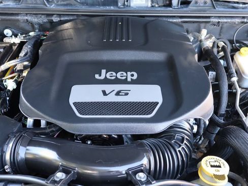 Used 2017 Jeep Wrangler Unlimited Sport w/ Max Tow Package AWD/4WD image 37