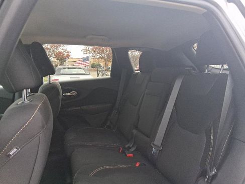 Used 2015 Jeep Cherokee Latitude w/ Cold Weather Group image 26