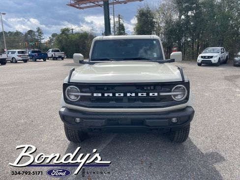 Used 2025 Ford Bronco Outer Banks image 2
