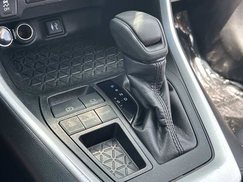 Used 2019 Toyota RAV4 XLE FWD image 41