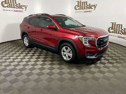 Certified 2024 GMC Terrain SLE w/ Driver Convenience Package AWD/4WD image 1