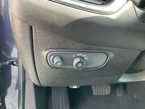 Used 2019 Chevrolet Equinox LS w/ LS Convenience Package image 9