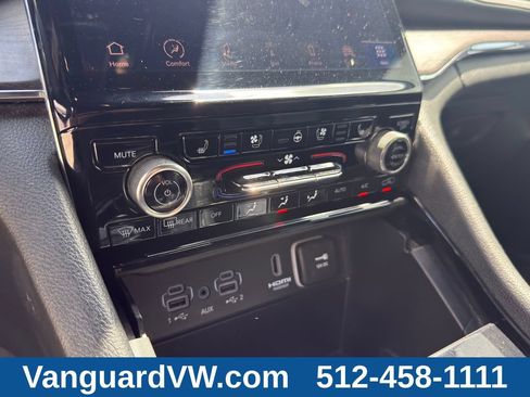 Used 2023 Jeep Grand Cherokee Overland AWD/4WD image 21