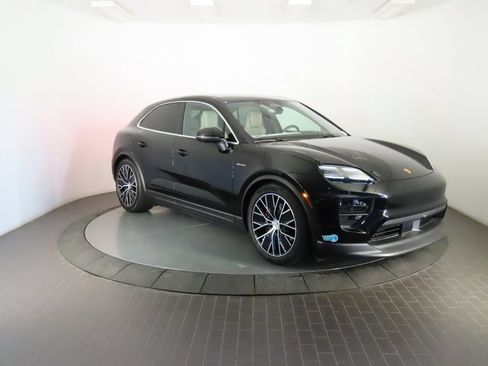 Certified 2025 Porsche Macan 4S Electric AWD/4WD image 9