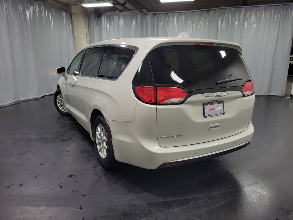 Used 2020 Chrysler Pacifica Touring FWD image 7