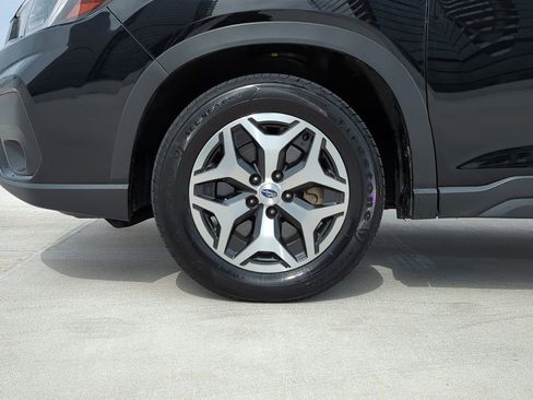 Used 2021 Subaru Forester Premium image 9